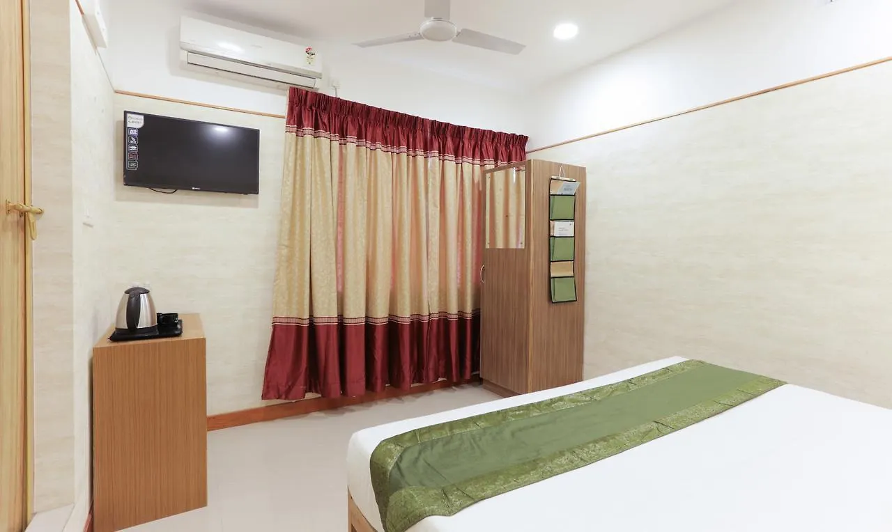 Heaven Gardens Hotel Kochi 3*,