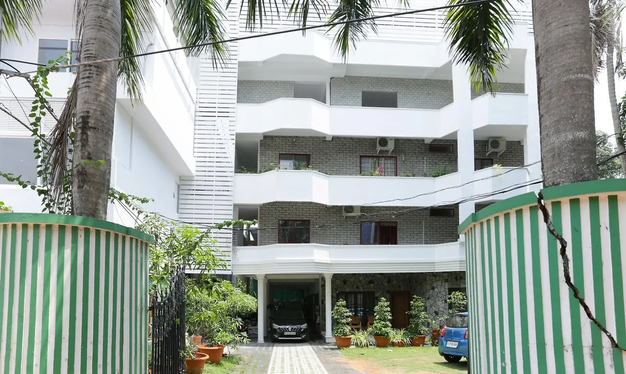 מלון Kochi Heaven Gardens